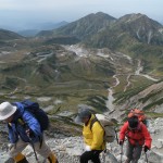 a-hikers-climbing-to-tate-yama-japan